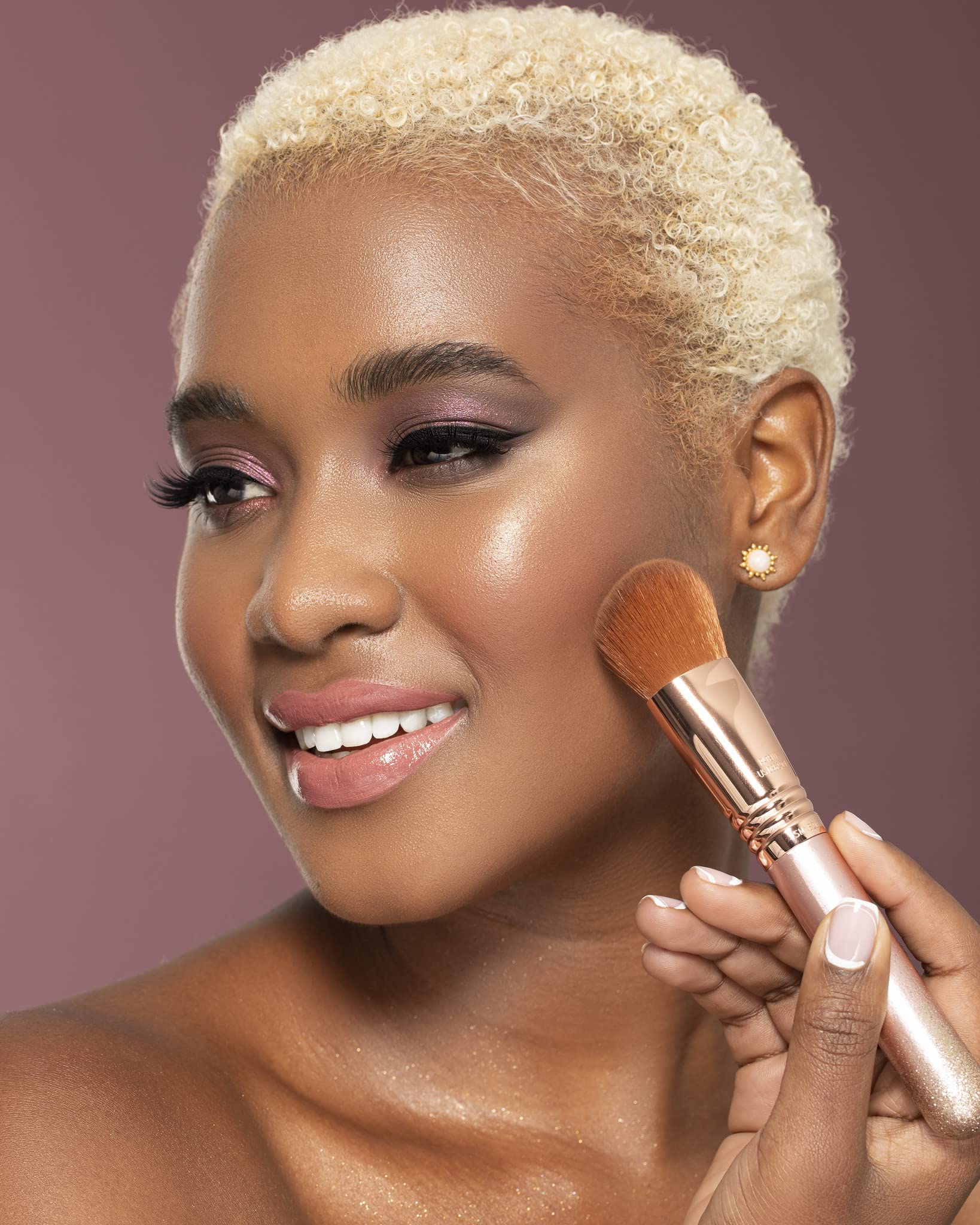 Sigma Beauty F47 Multitasker bronzer contour view for seamless definition