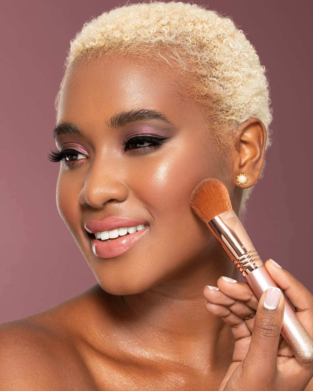 Sigma Beauty F47 Multitasker bronzer contour view for seamless definition