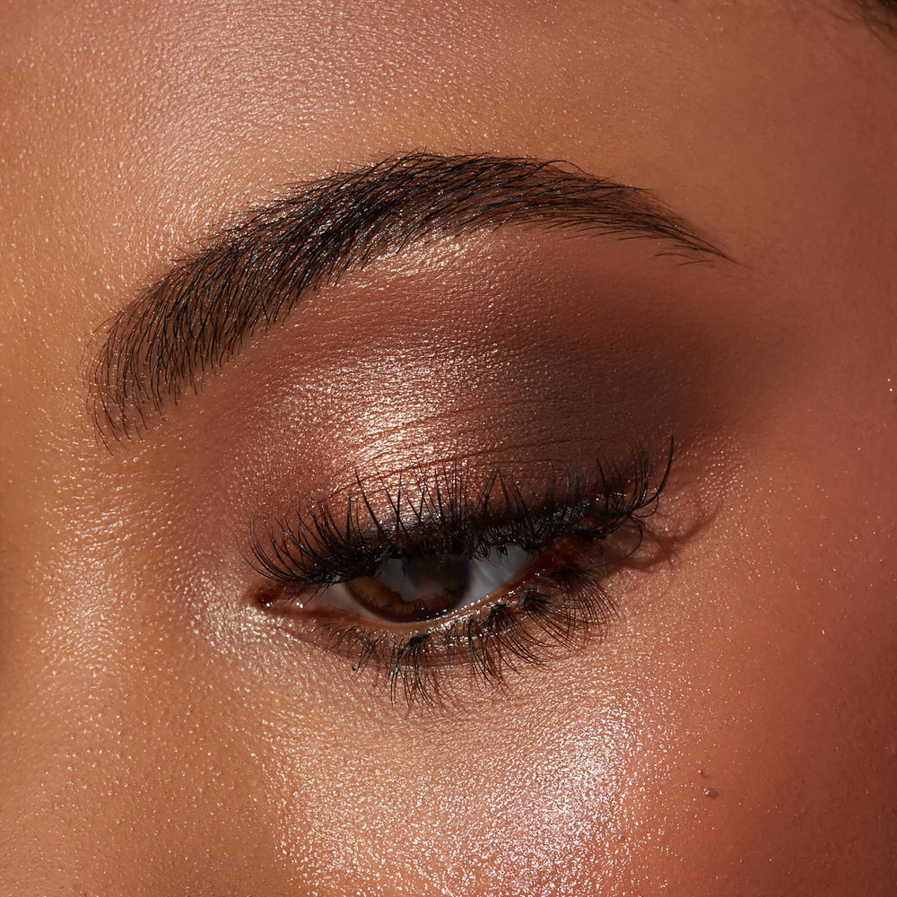 Sigma Beauty Quad Eyeshadow Tiramisu on-eye shot demonstrates seamless blending.
