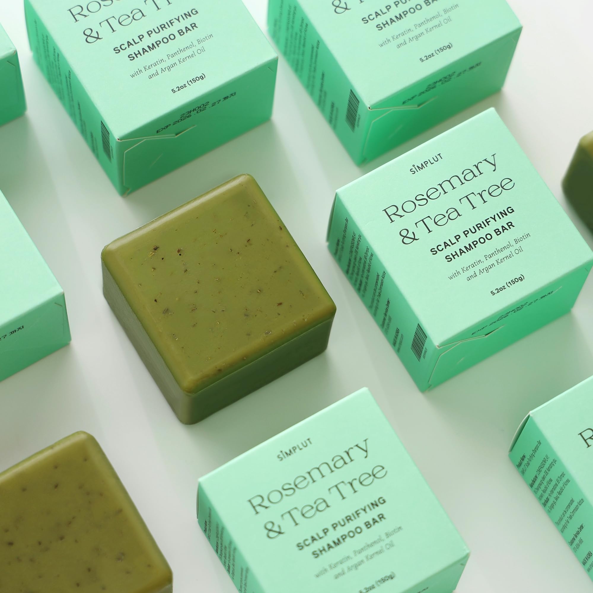 SIMPLUT zero-waste packaging in compostable box for eco-friendly haircare