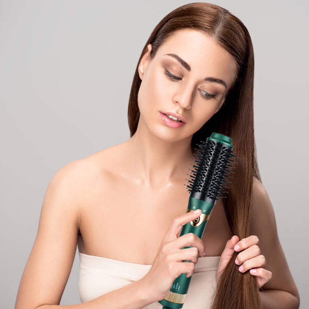 Sinperne ergonomic oval handle ensures comfortable grip during styling.