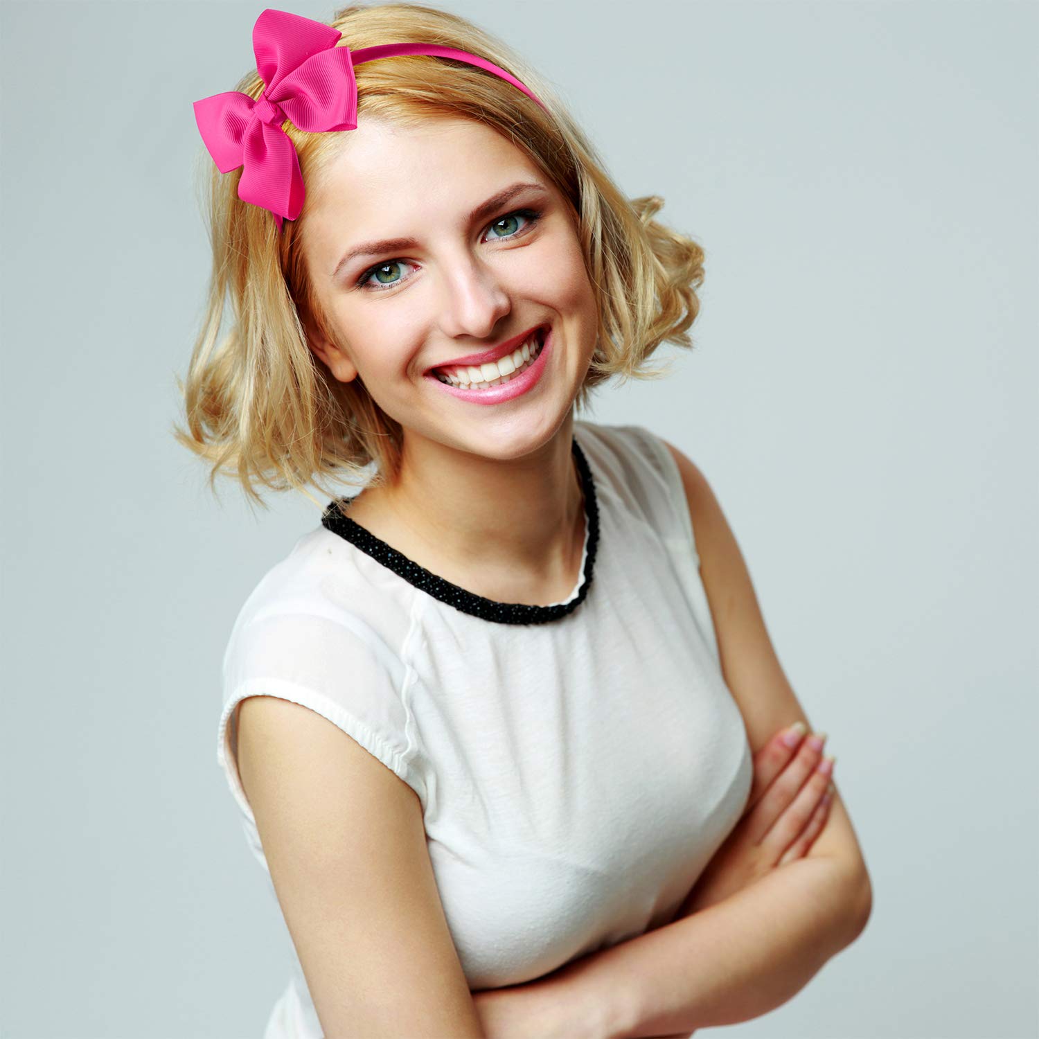 SIQUK daily-style headbands help coordinate casual outfits.
