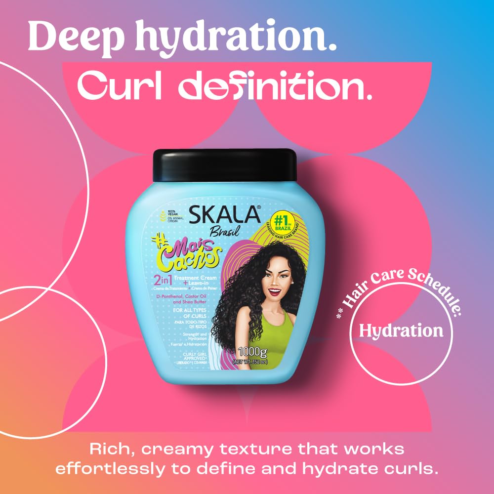 Skala Mais Cachos Hydrates Curls curly hair close-up with hydrated curls