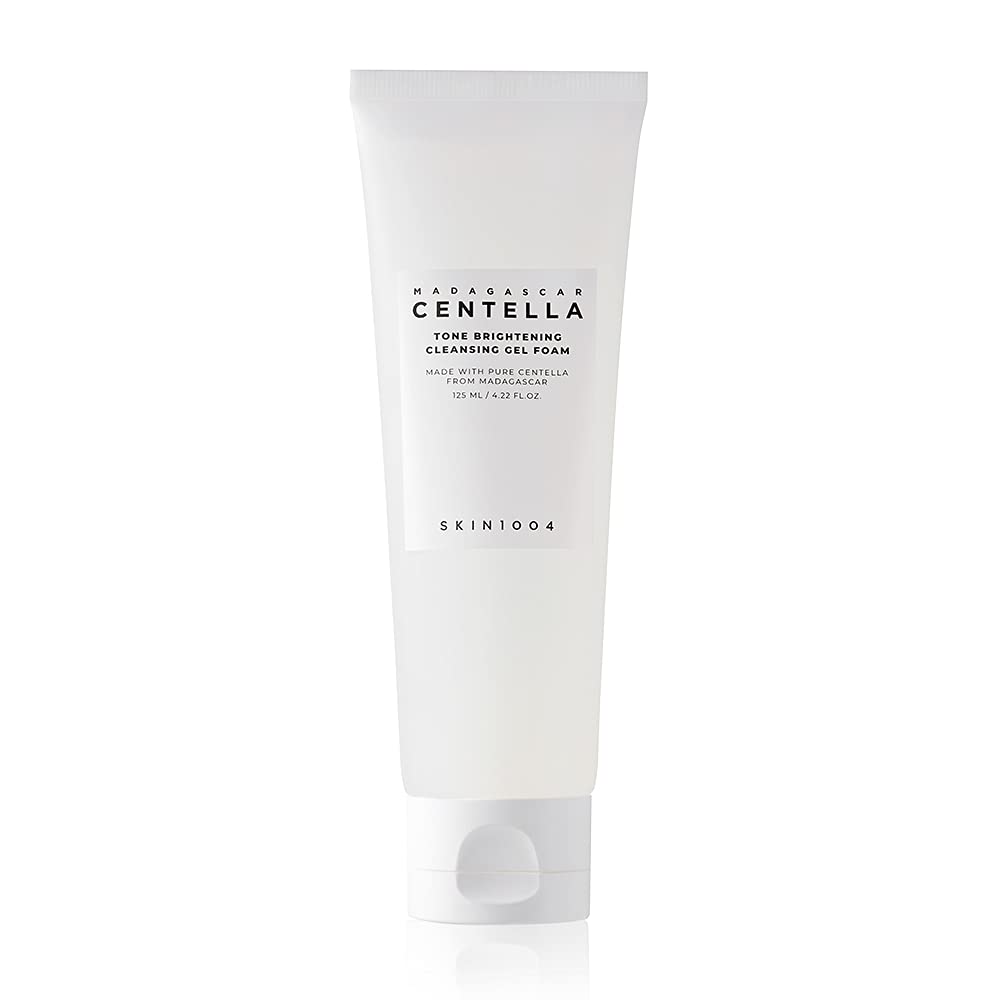 SKIN1004 Madagascar Centella Tone Brightening Cleansing Gel Foam bottle demonstrates gentle cleansing with hydration