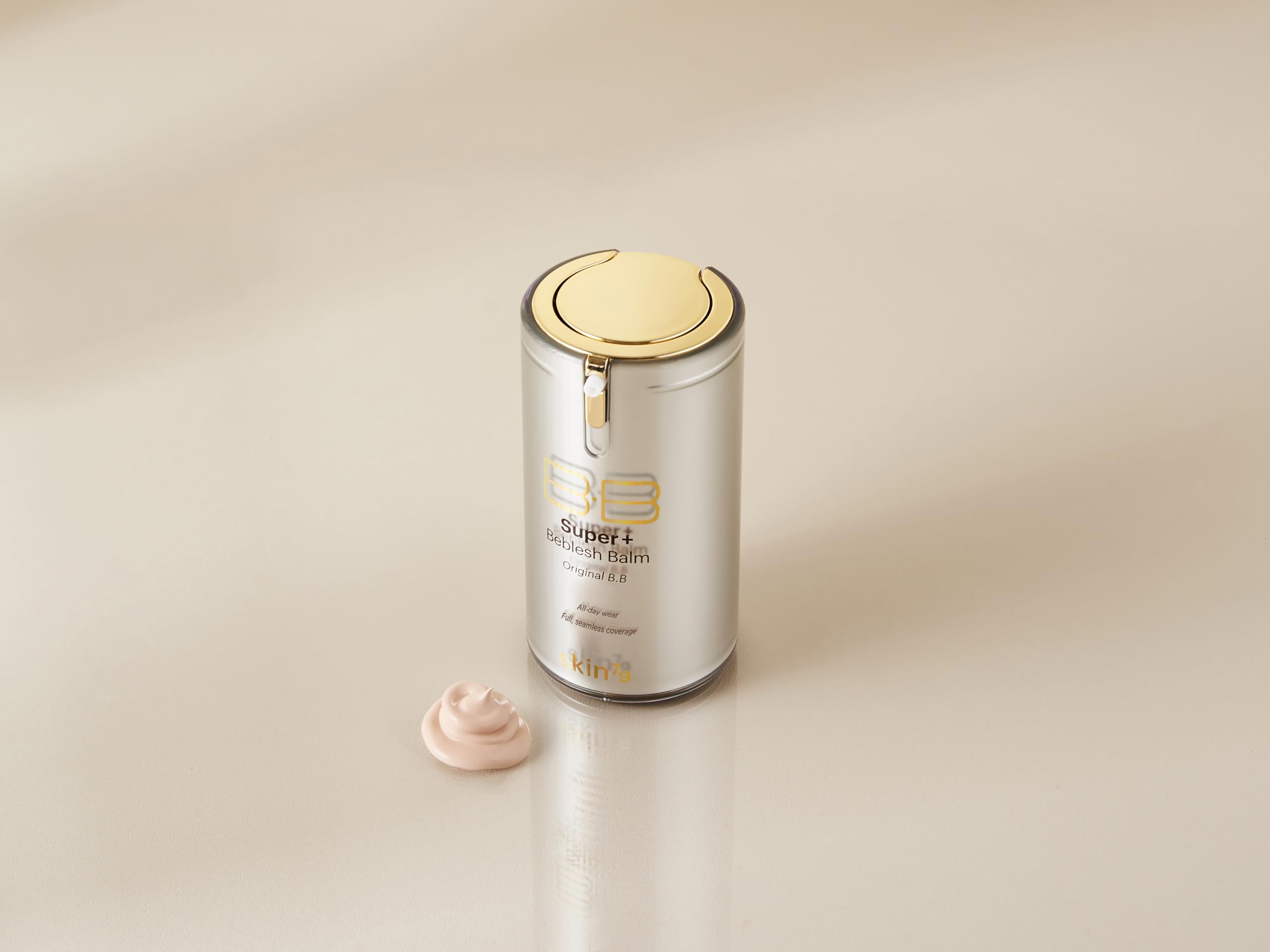 SKIN79 Gold BB Super Plus application close-up reveals a dewy glow