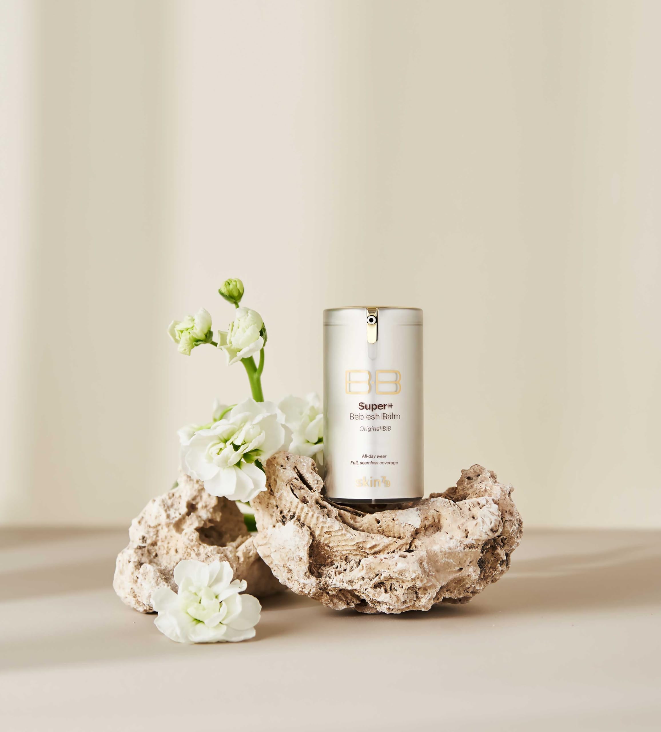 SKIN79 Gold BB Super Plus fixing layer keeps makeup in place after set