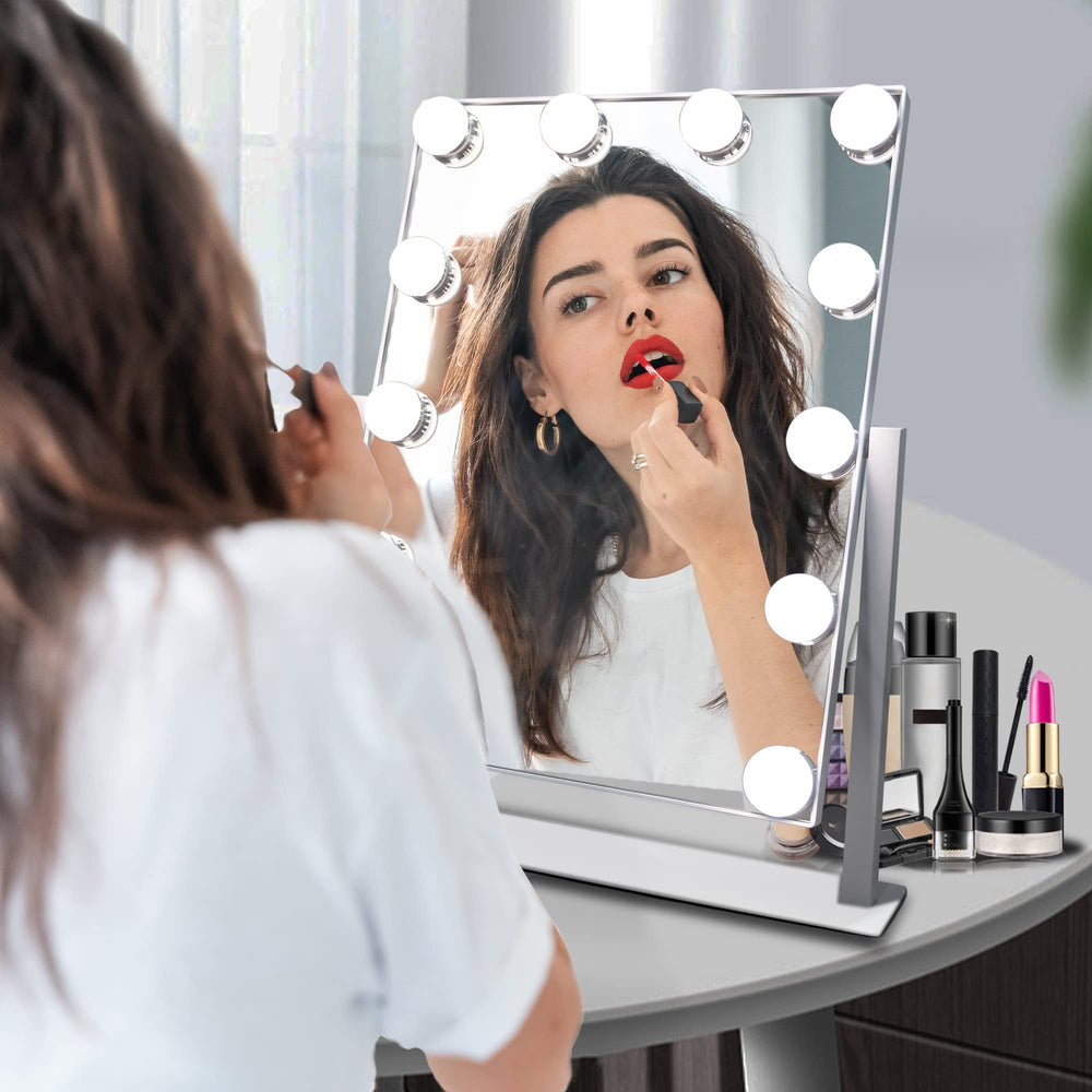 SLIMOON Hollywood mirror neutral daylight mode provides color accurate foundation matching.
