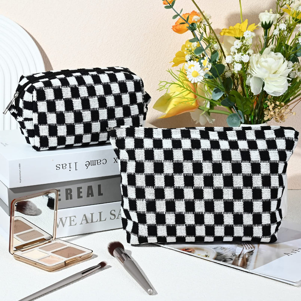 SOIDRAM checkered pattern makeup bag close-up highlighting lightweight, water-resistant canvas materials