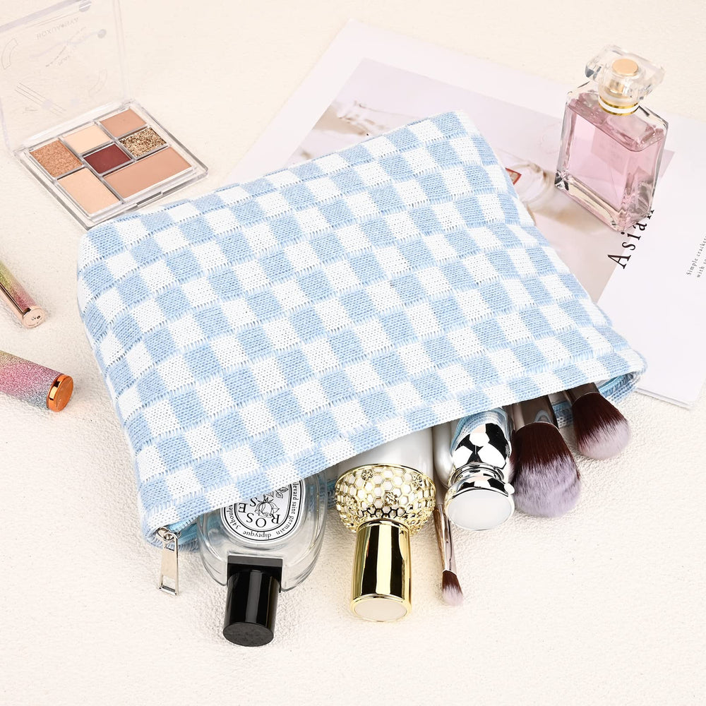 SOIDRAM makeup bag travel-ready design supports weekend getaways and gym sessions.