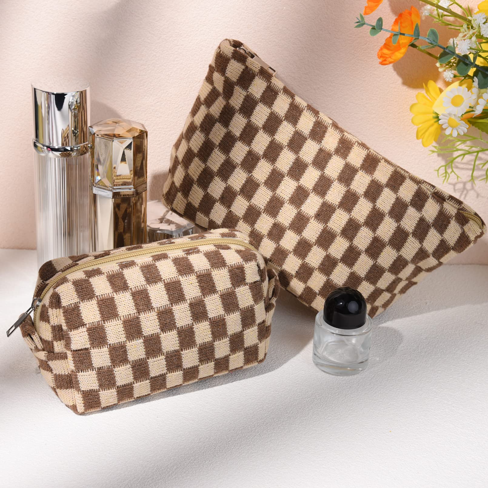 SOIDRAM makeup brushes storage bag protects brushes and simplifies routines.