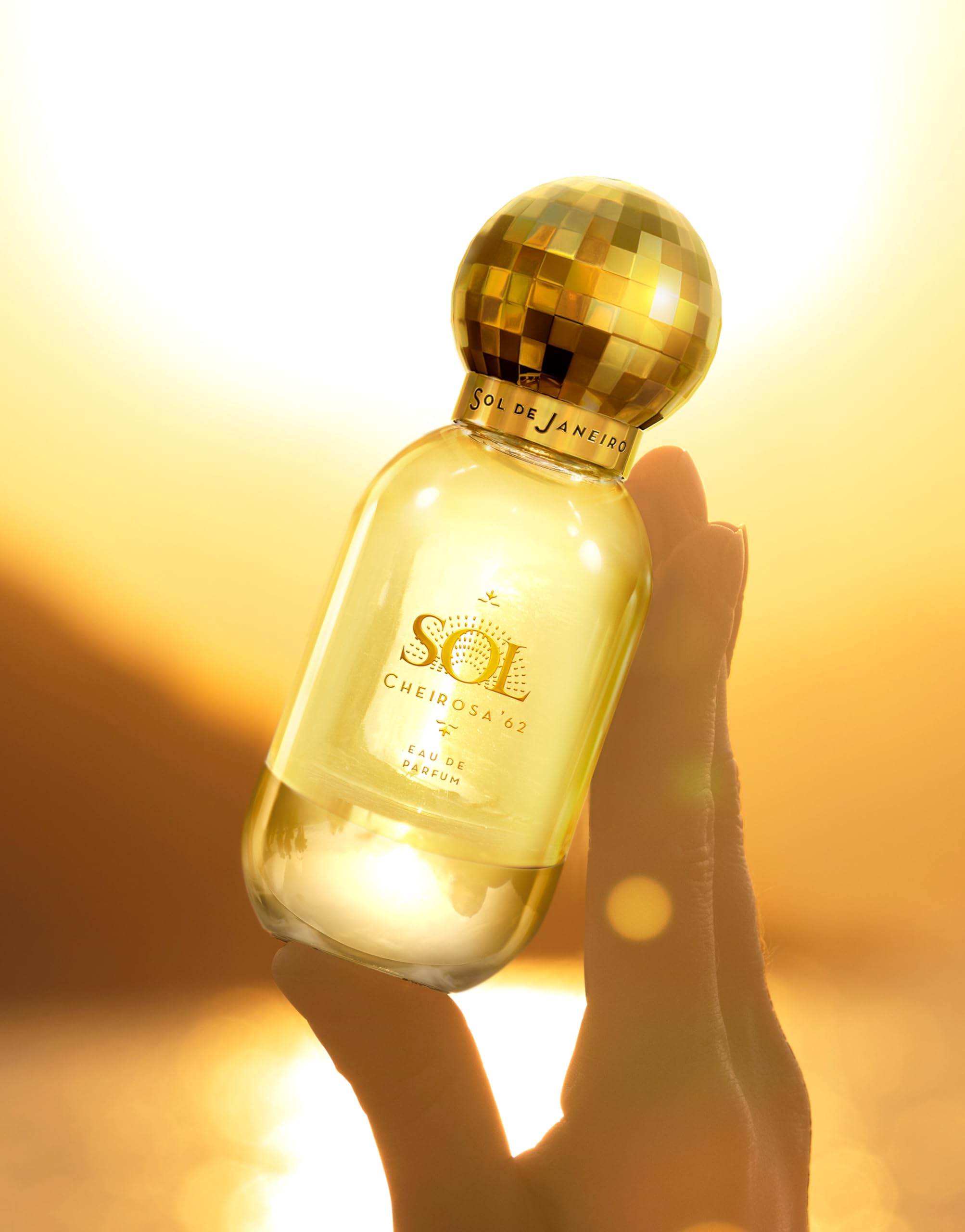 Sol de Janeiro Sol Cheirosa 62 EDP floral notes closeup highlights soft florals