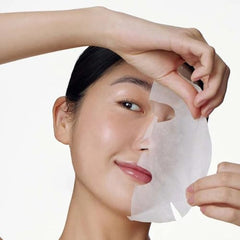 SOME BY MI Galactomyces Glutathione Daily Mask texture close-up hints Vitamin C brightness.