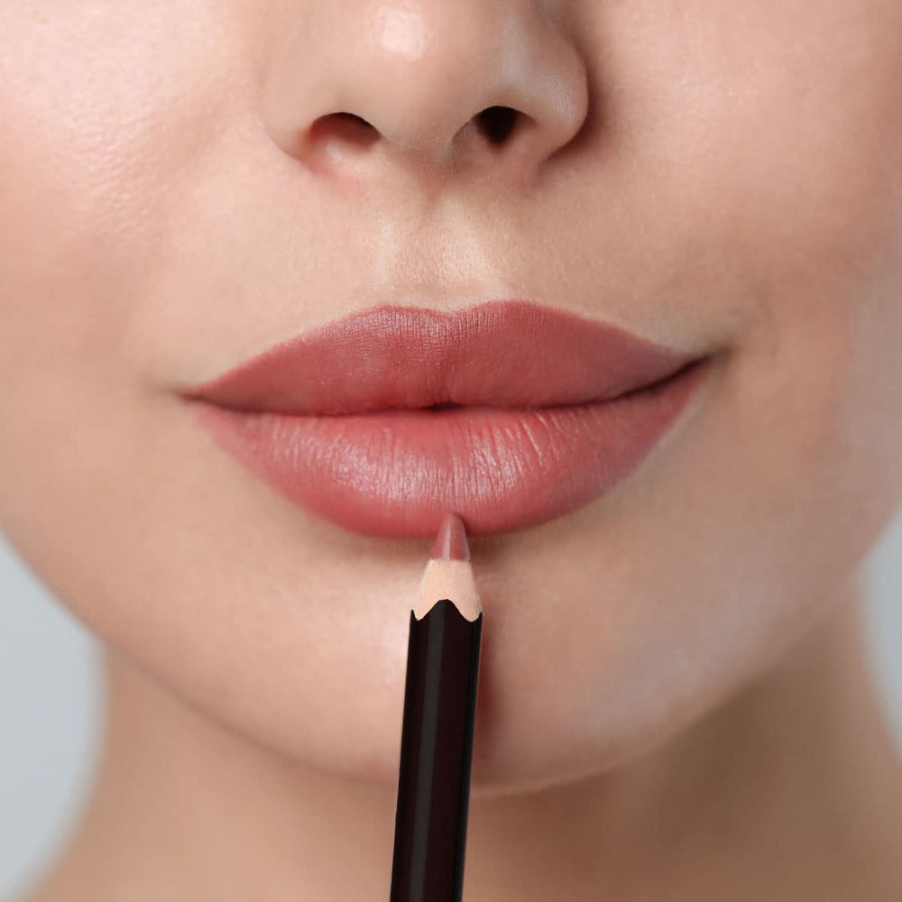 Sorme Lip Liner application under lip shows natural definition
