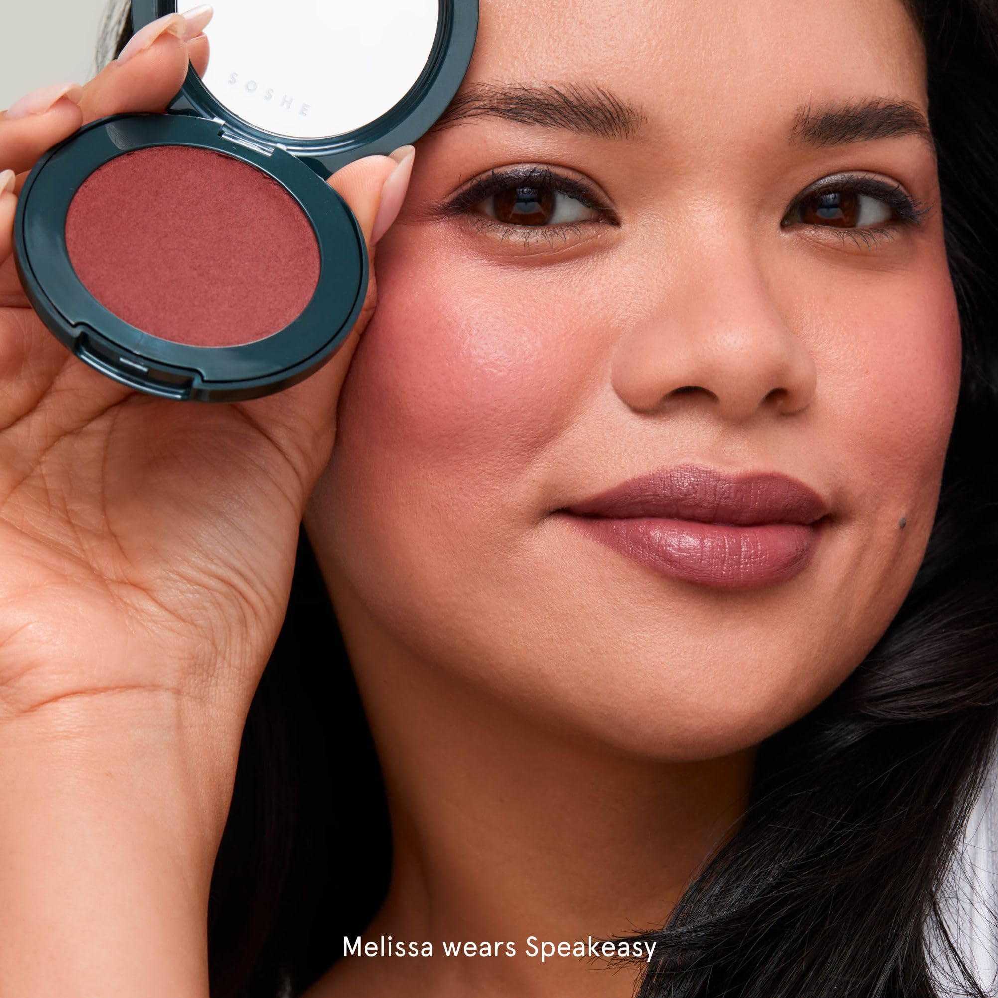 SOSHE Blurring Pillow Blush applying motion demonstrating seamless blend