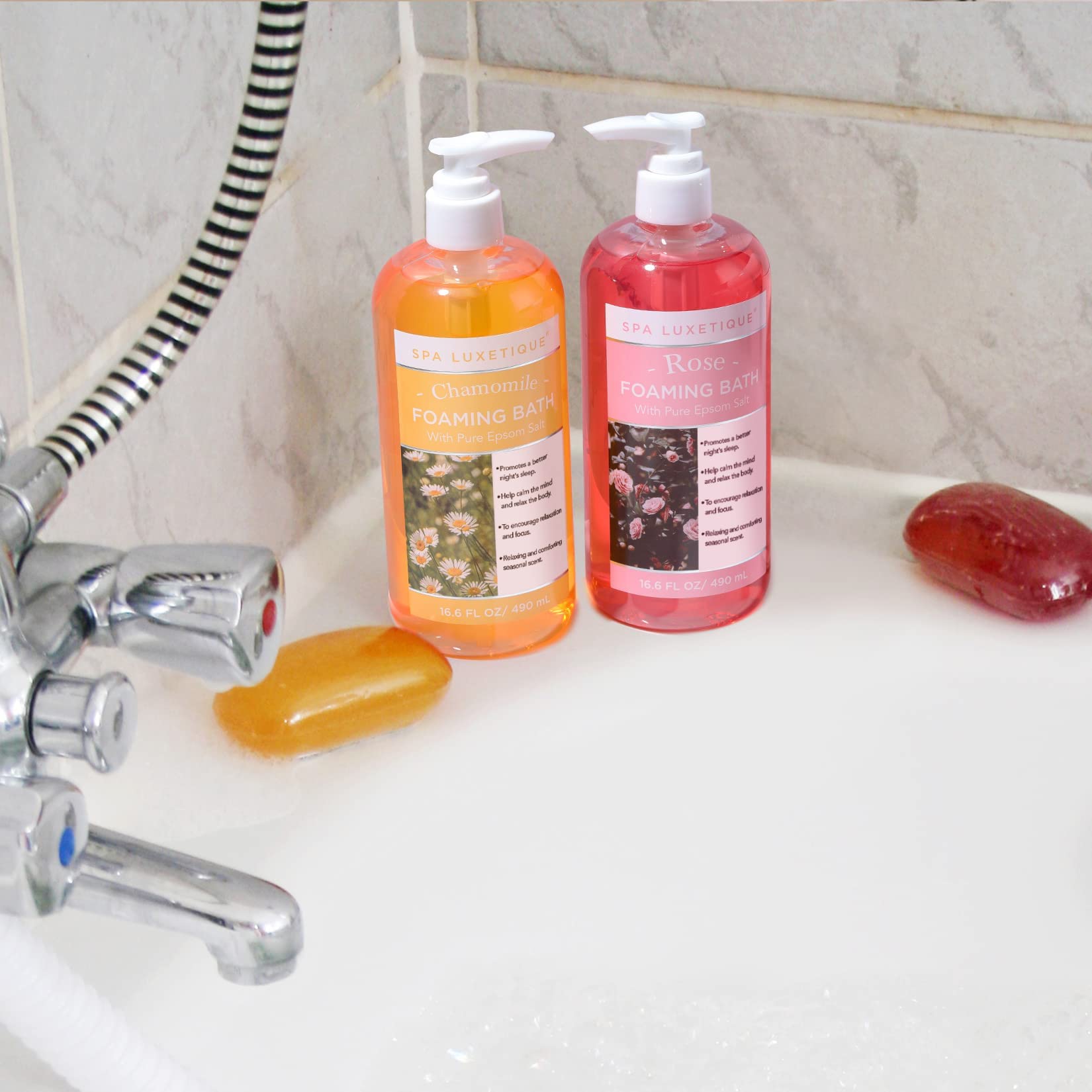 Spa Luxetique pétalos de rosa en agua con aroma.