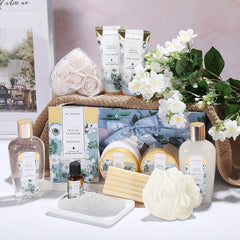 Spa Luxetique shower gel visual highlights refreshing lather for a calming routine.