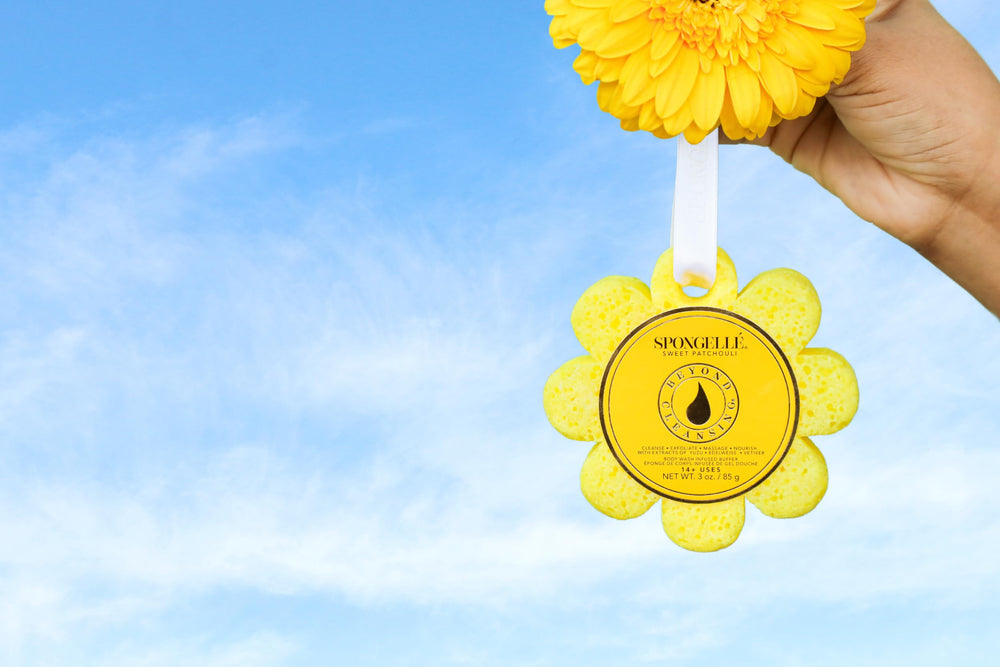 SPONGELLÉ Sweet Patchouli Wild Flower loofah with handle for easy scrubbing.