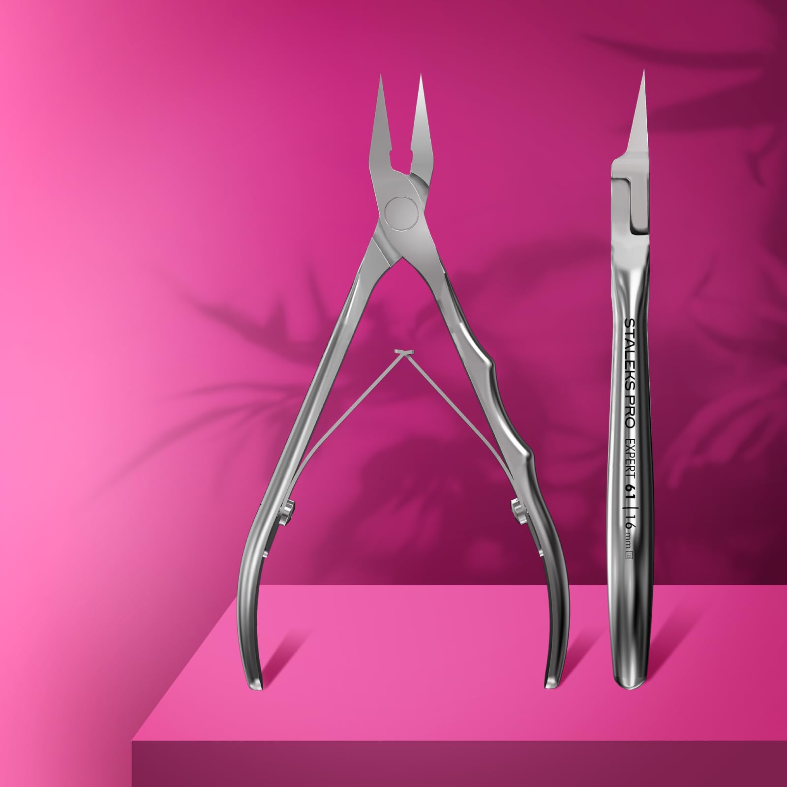 Staleks Pro EXPERT 61 narrow tips reach stubborn corners with control
