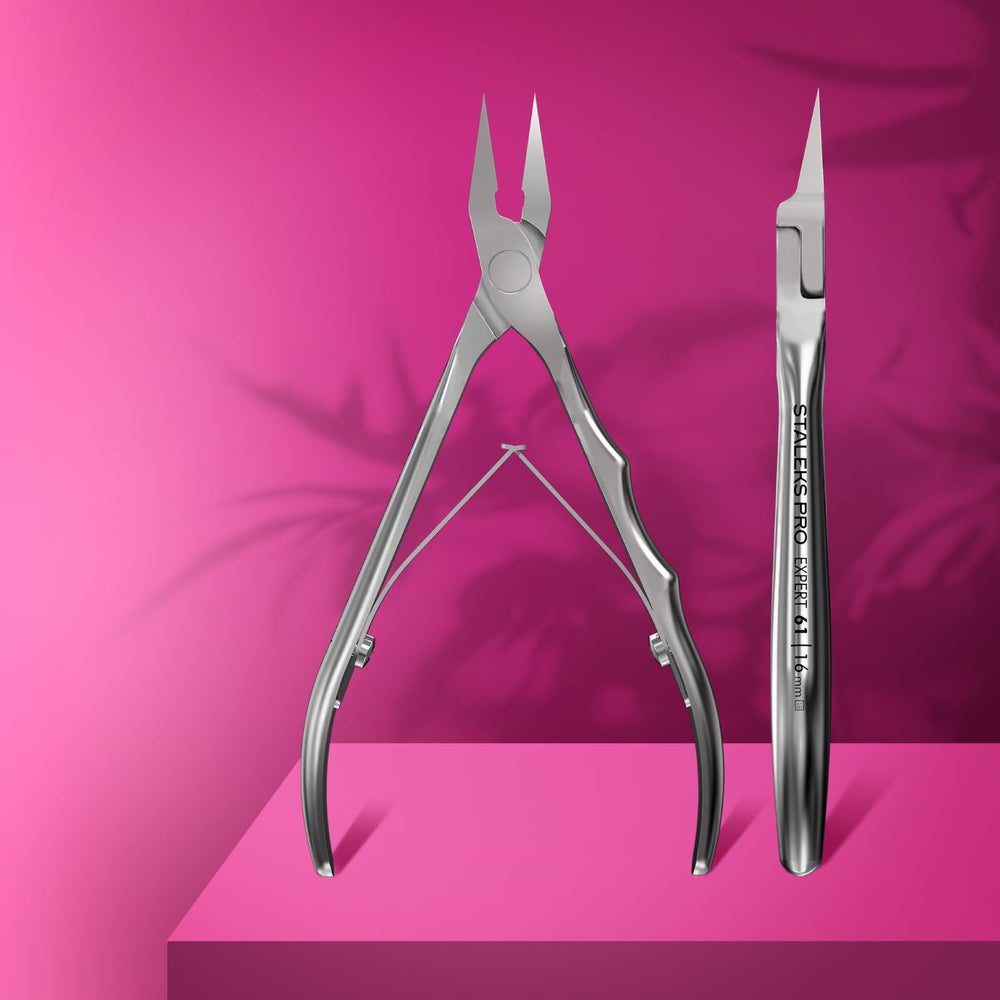 Staleks Pro EXPERT 61 narrow tips reach stubborn corners with control
