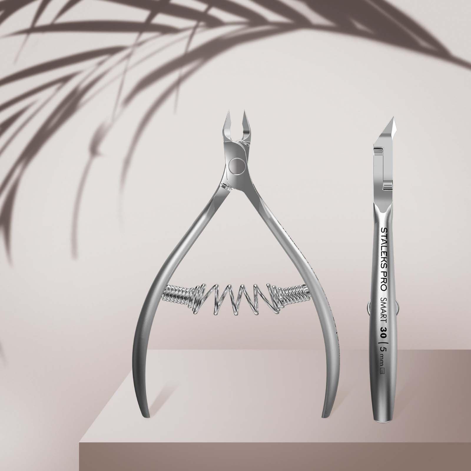 Staleks Pro SMART 30 cuticle nippers showing heel angle for controlled cuts.