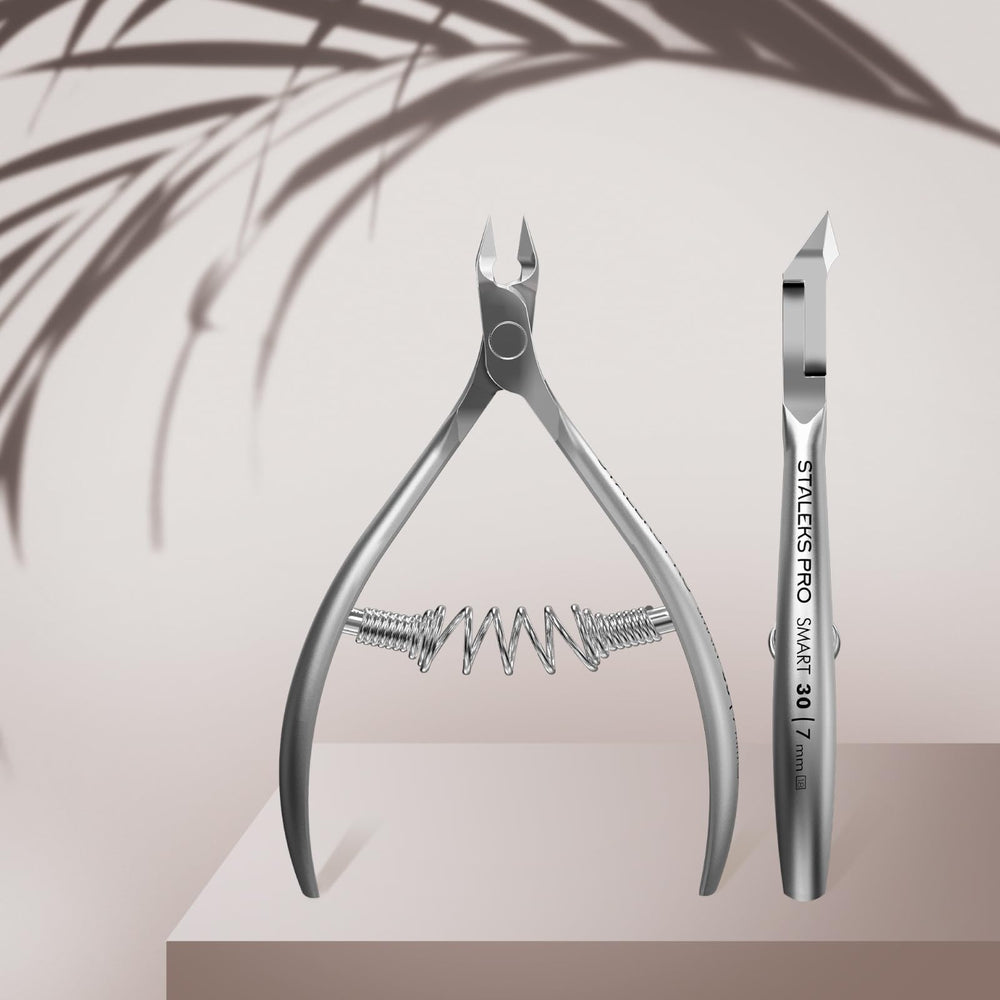 Staleks Pro Smart 30 ergonomic handles reduce fatigue during long sessions.