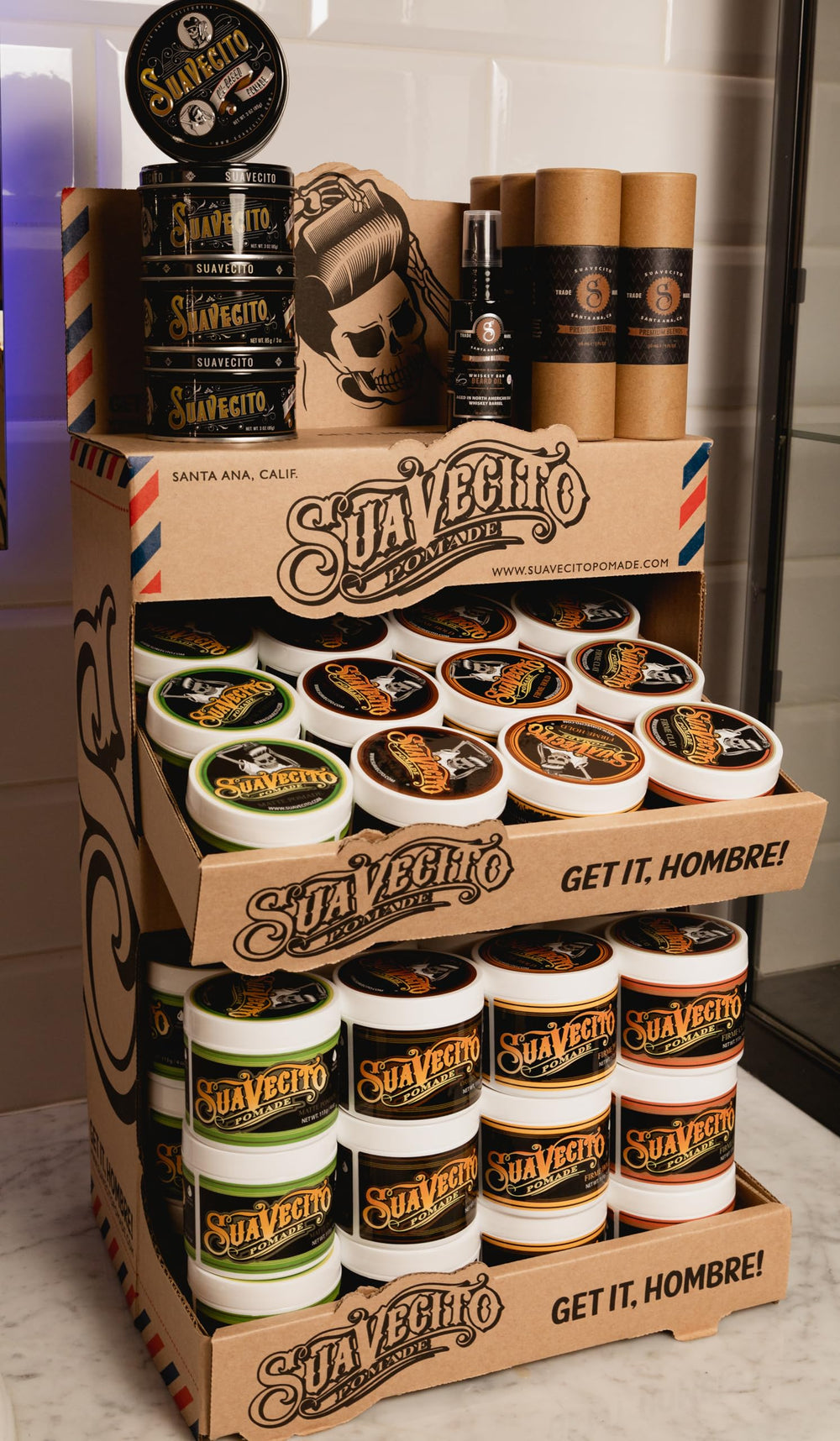 Suavecito Premium Blends Beard Oil supports hydrated skin and dandruff relief during daily care.