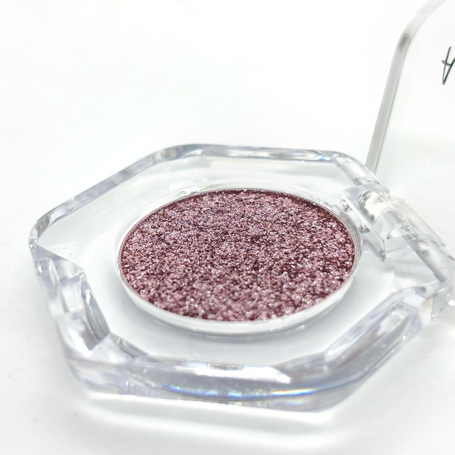 Sudxin Adriana Nicole Ethereal eyeshadow soft-cream texture on lid