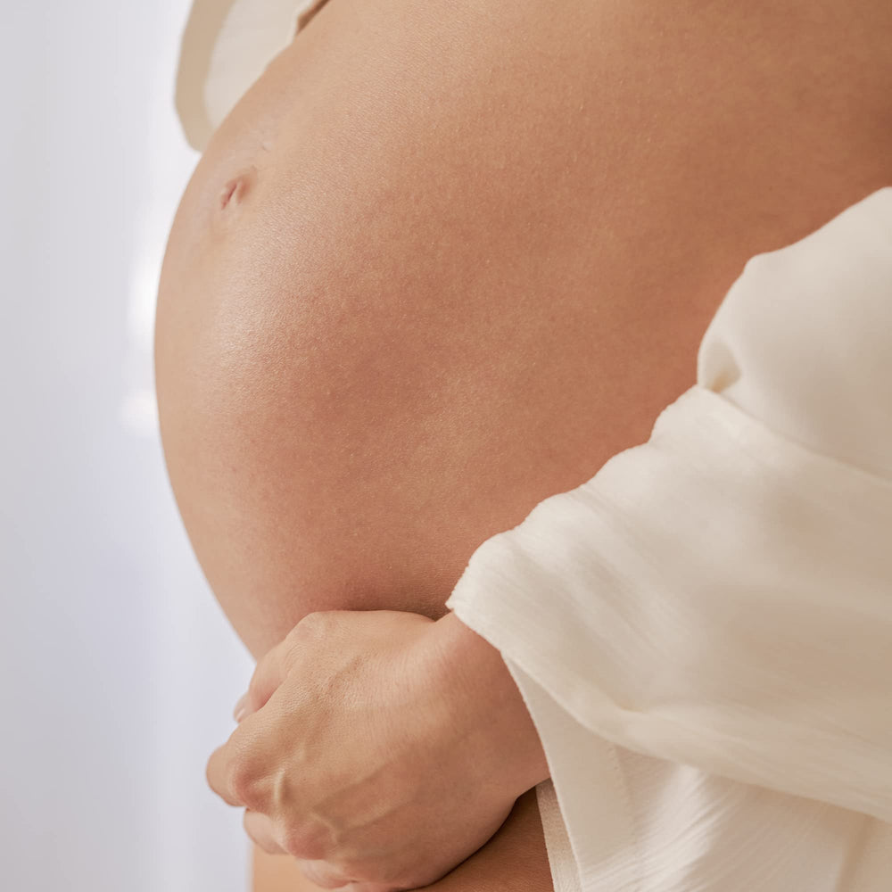 Summer Fridays Babymoon Belly Balm ingredients graphic featuring calendula and vitamin E.