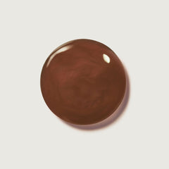 Summer Fridays hot cocoa balm application on lips delivers smooth shine.
