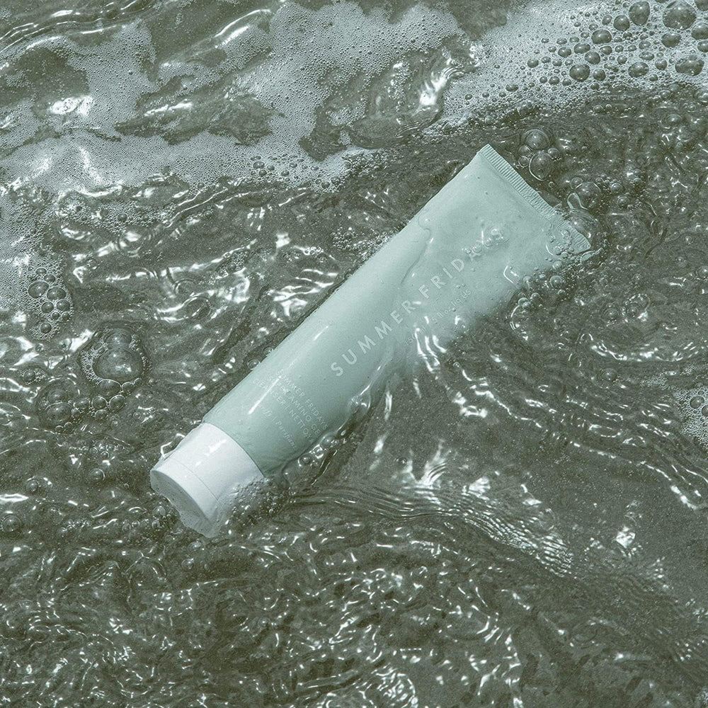 Summer Fridays Super Amino Gel Cleanser makeup-removal-action demonstrates effective makeup removal with gentleness