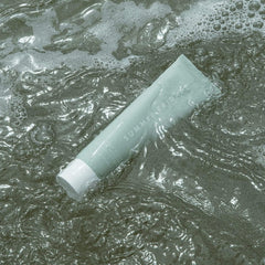 Summer Fridays Super Amino Gel Cleanser makeup-removal-action demonstrates effective makeup removal with gentleness