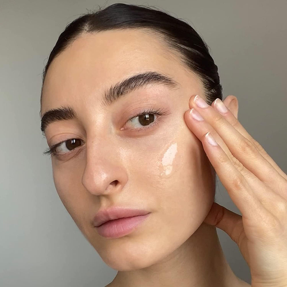 Summer Fridays Super Amino Gel Cleanser skin-hydration shows a dewy complexion after use