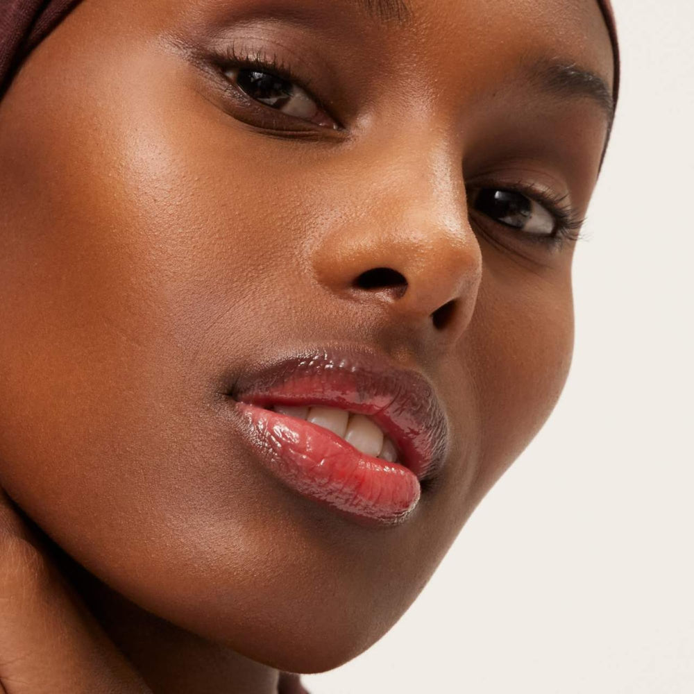Summer Fridays Tinted Lip Butter Poppy citrus scent hints at a fresh, refreshing lip experience.