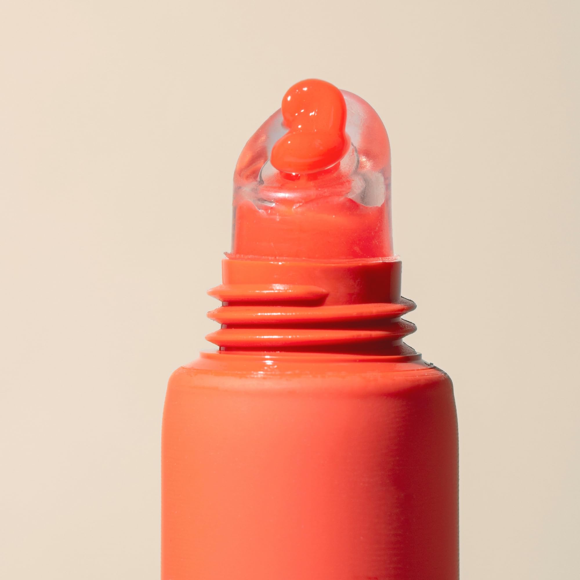 Summer Fridays Tinted Lip Butter Poppy shine capture shows a gentle, wearable gloss without heaviness.