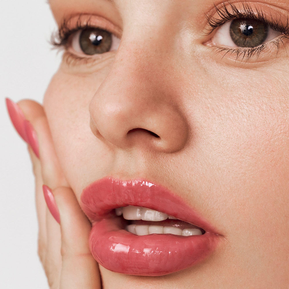 Summer Fridays vegan lip balm ingredients like shea and murumuru.