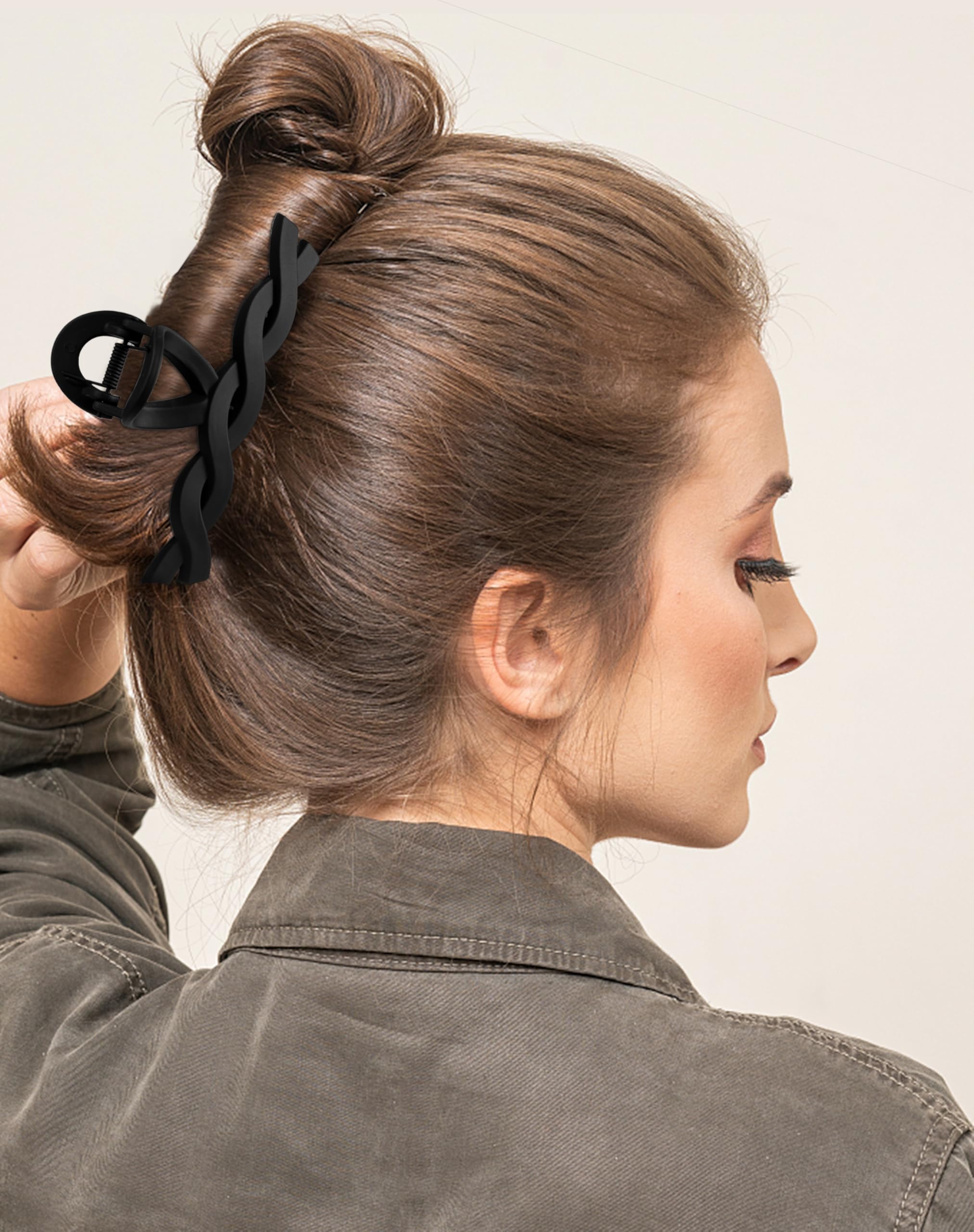 Sunolga long-teeth clip providing strong grip on curly or straight hair.