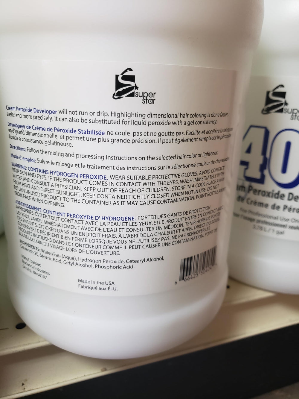Super Star stabilized 40v cream peroxide application for smoother mixing and precise color results.