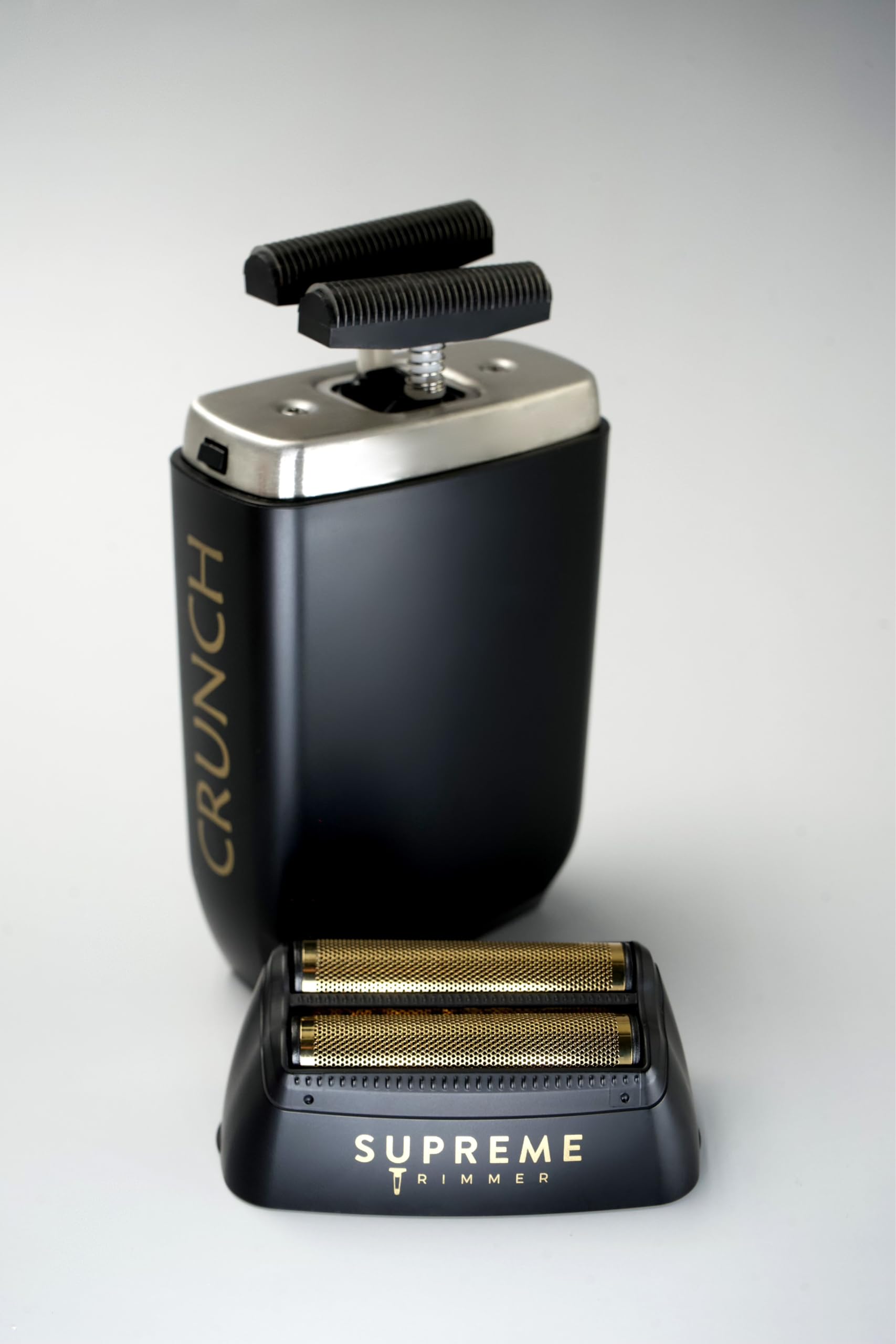 Supreme Trimmer barber kit neatly packed with accessories for beginners.