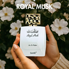 Surrati Royal Musk EDP woman applying fragrance for day-to-night transition.
