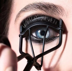 Surratt Relevee Lash Curler replacement pads highlight long-lasting comfort and smooth curls.
