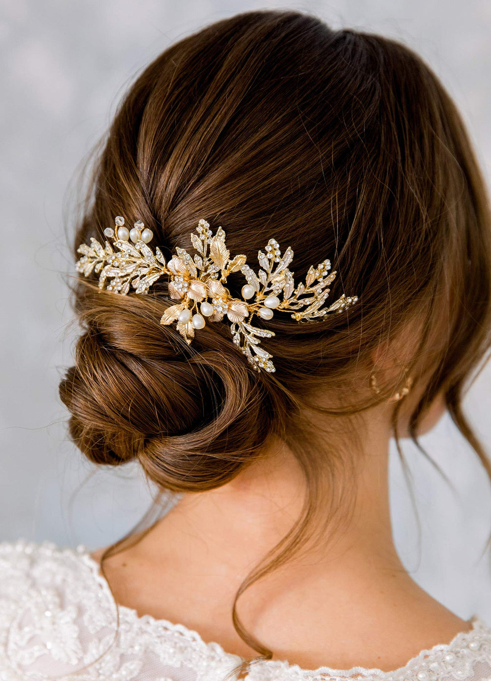 SWEETV gold leaf accent hair clip adds nature-inspired shimmer to wedding looks.