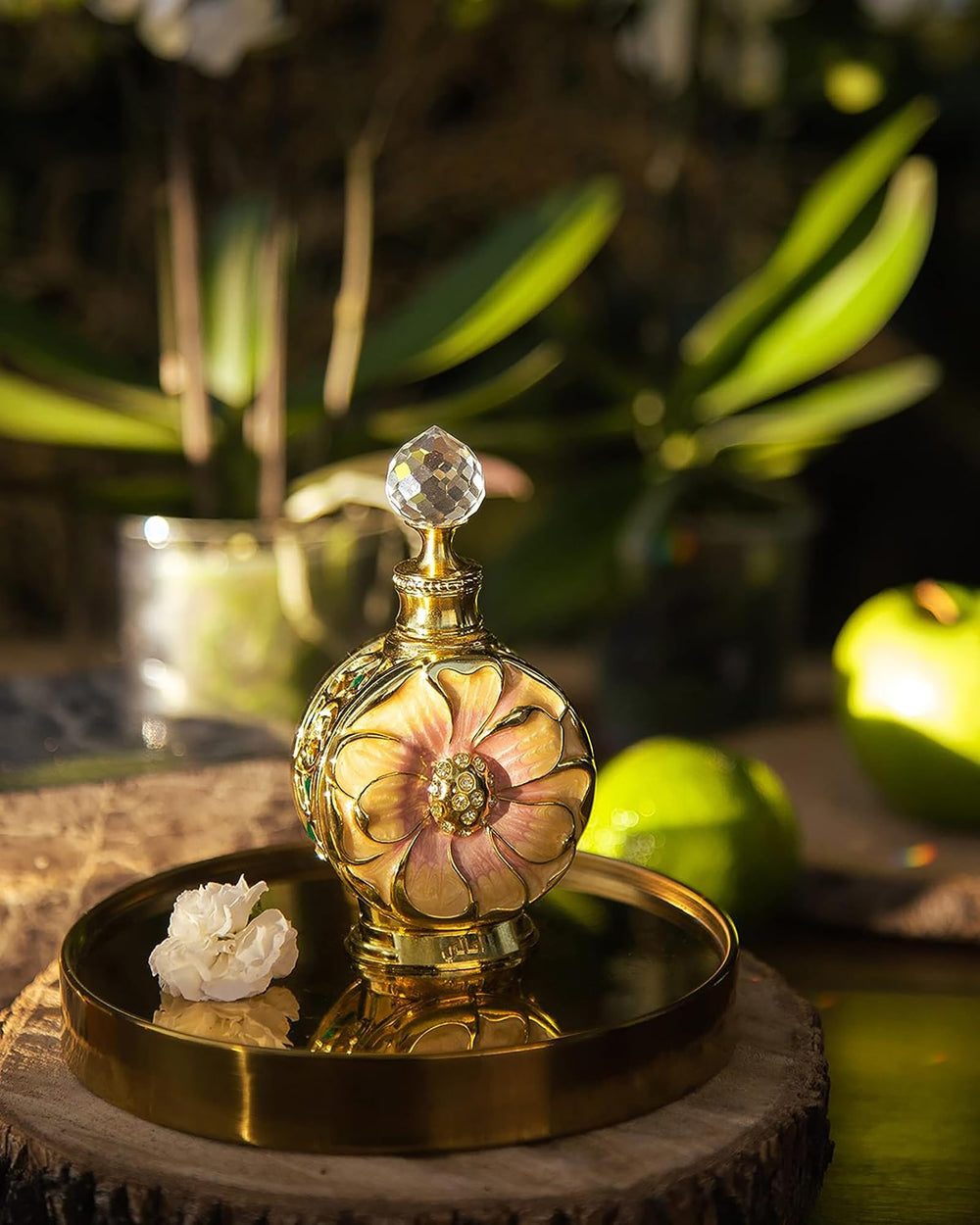 Swiss Arabian Amaali cedarwood base delivers lasting depth and woody warmth.