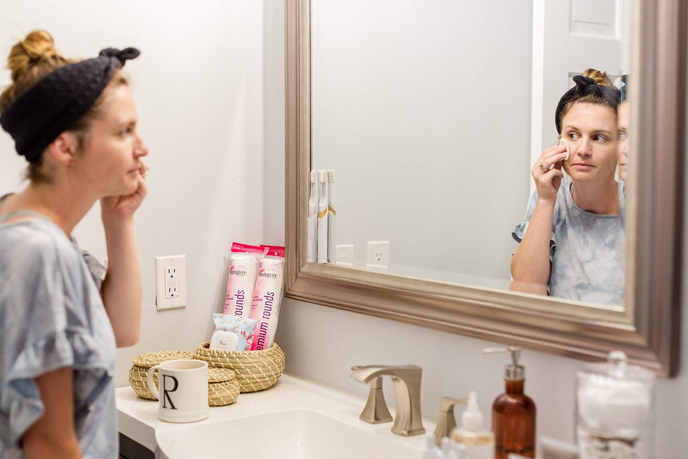 Swisspers Premium Cotton Rounds makeup-removal scene with soft fibers.
