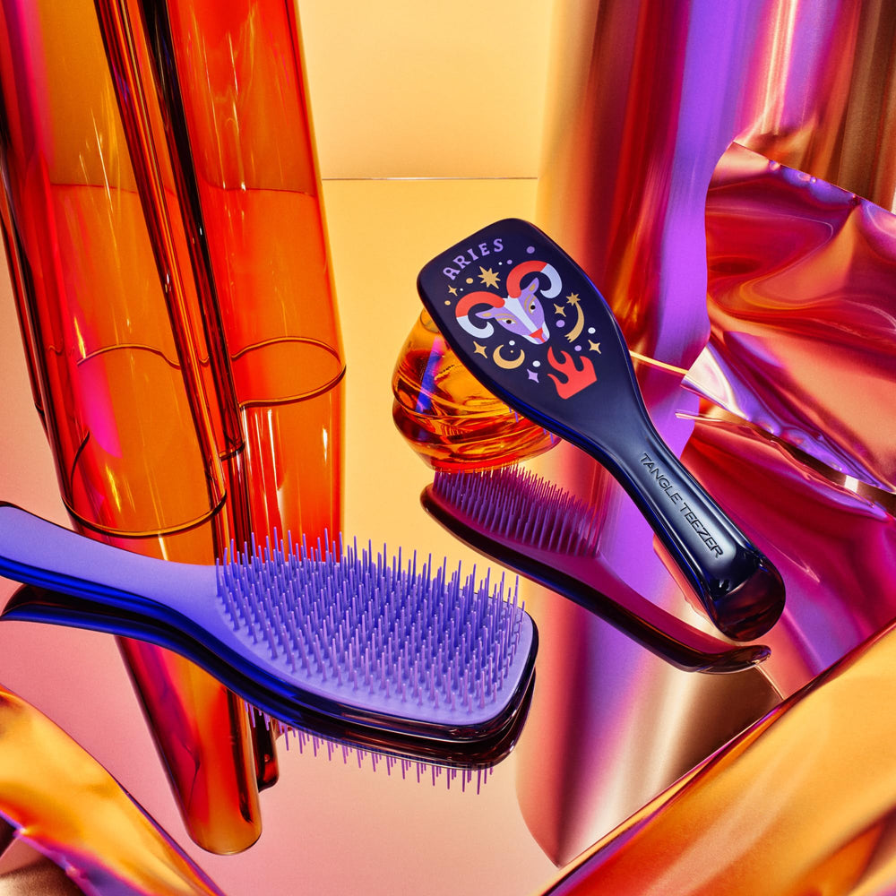 Tangle Teezer Zodiac Aries detangles knots without breakage during styling.