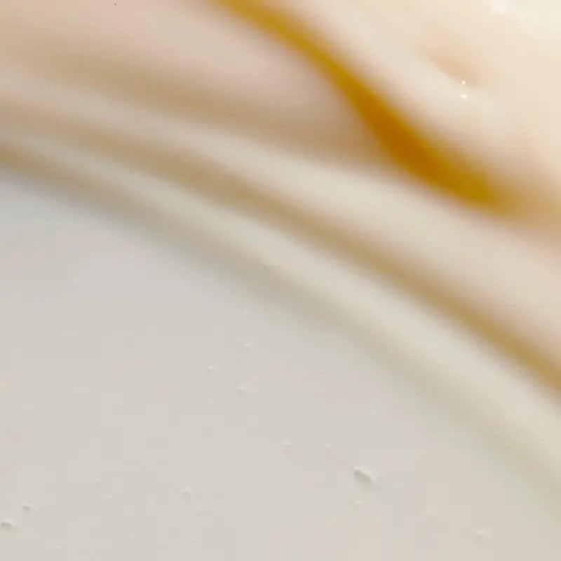 Tea Tree Regeniplex fragrance closeup highlights lemon, basil, fir notes.
