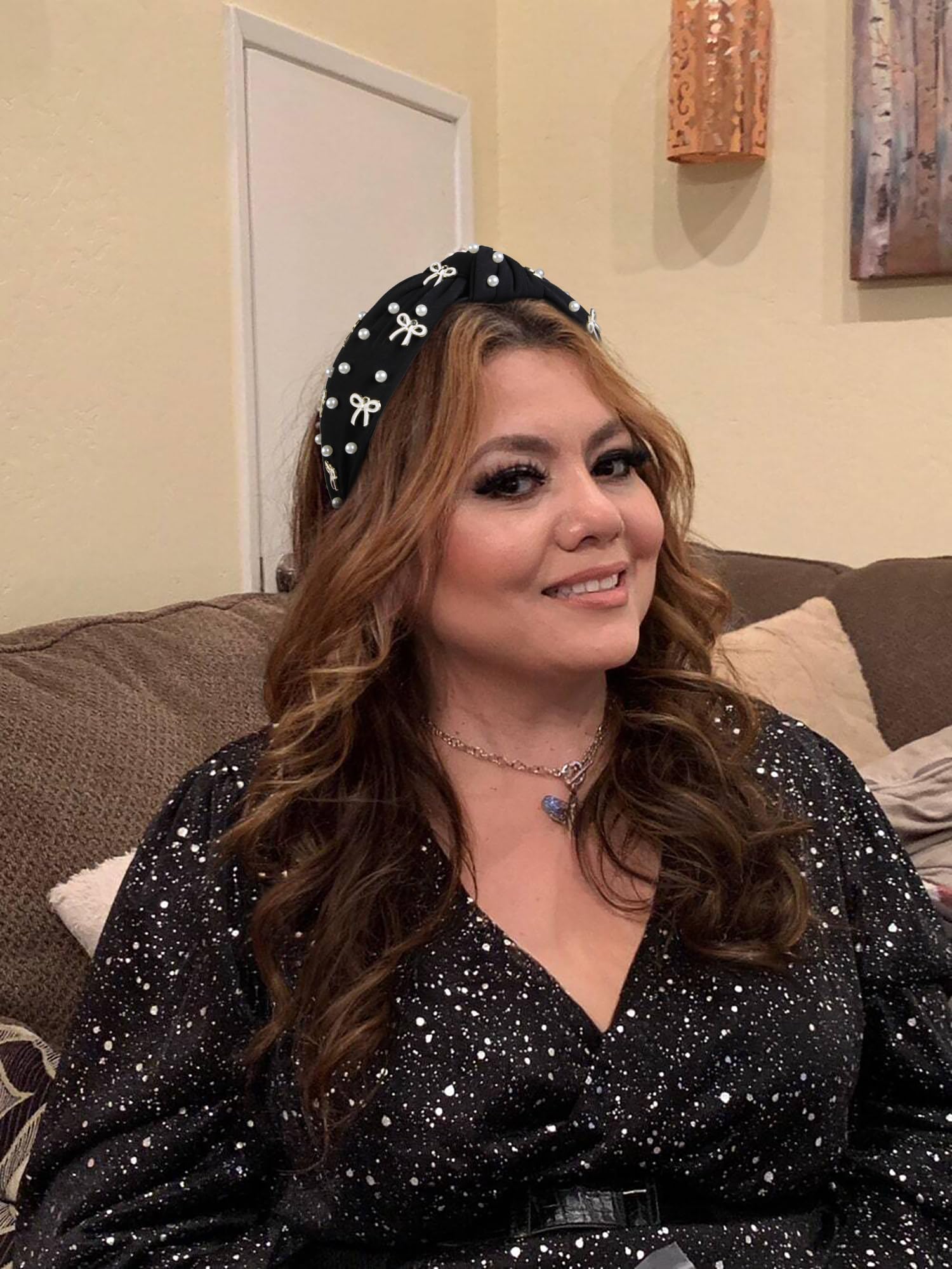 TEBIEKOY cute knotted headband side view showcases sleek silhouette.