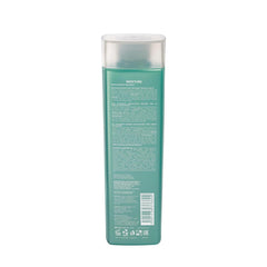 Tec Italy Balsami Presto bottle pour demonstrates easy, lightweight conditioning