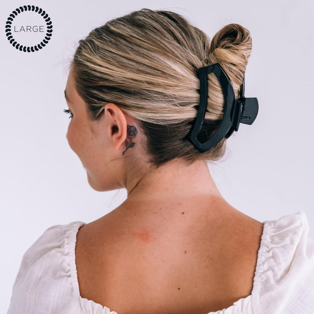 Teleties bendable-teeth clip action demonstrates durable shape for thick hair.