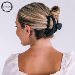 Teleties bendable-teeth clip action demonstrates durable shape for thick hair.