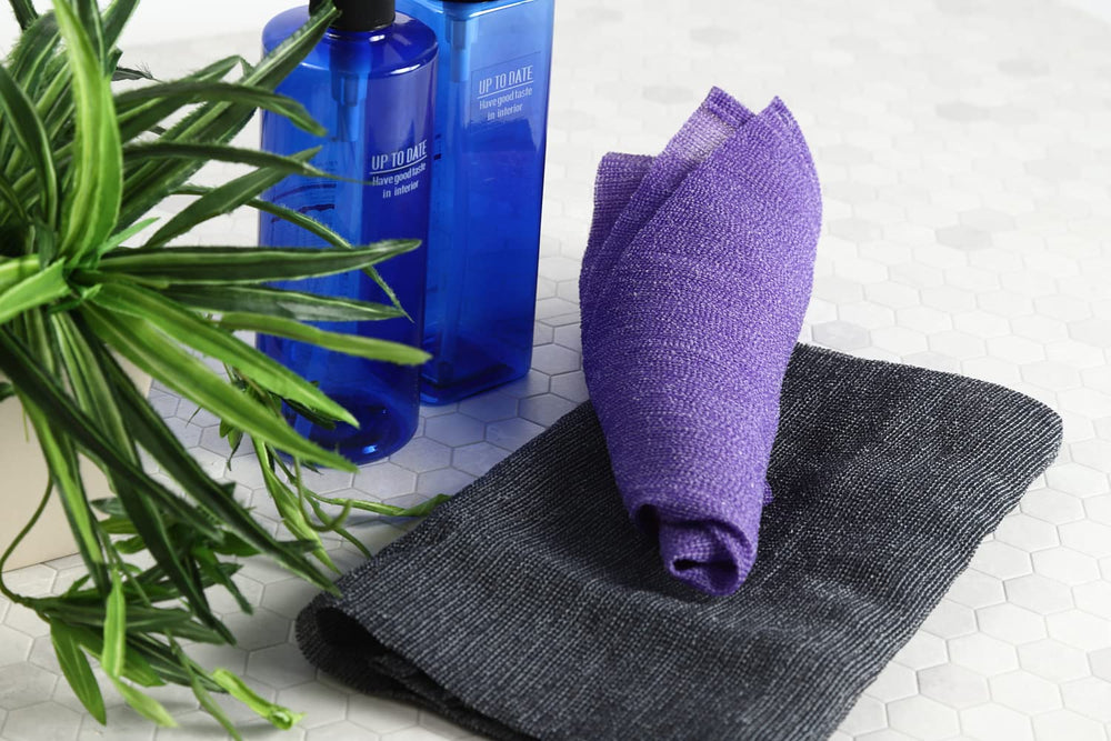 Terra Distribution rough texture provides an invigorating scrubbing experience.